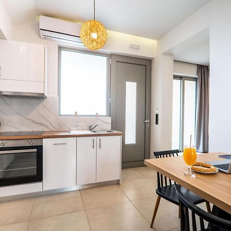 Aegean Breeze Luxury Apartments Next To The Sea Maleme Екстериор снимка